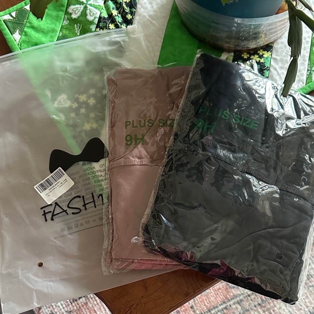 Women’s Leggings- Black & Mauve 2pk size Large-XL